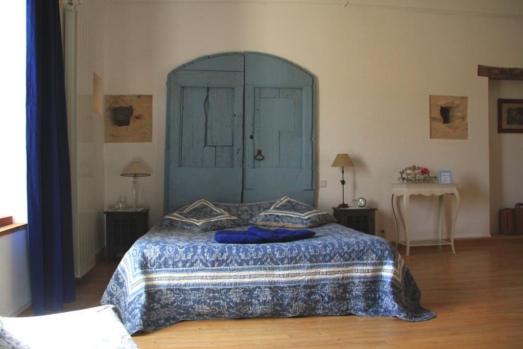 Chambres D'Hotes Le Val De La Garenne Senouillac Room photo